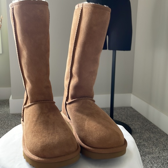 Ugg classic tall boot - Picture 3 of 6